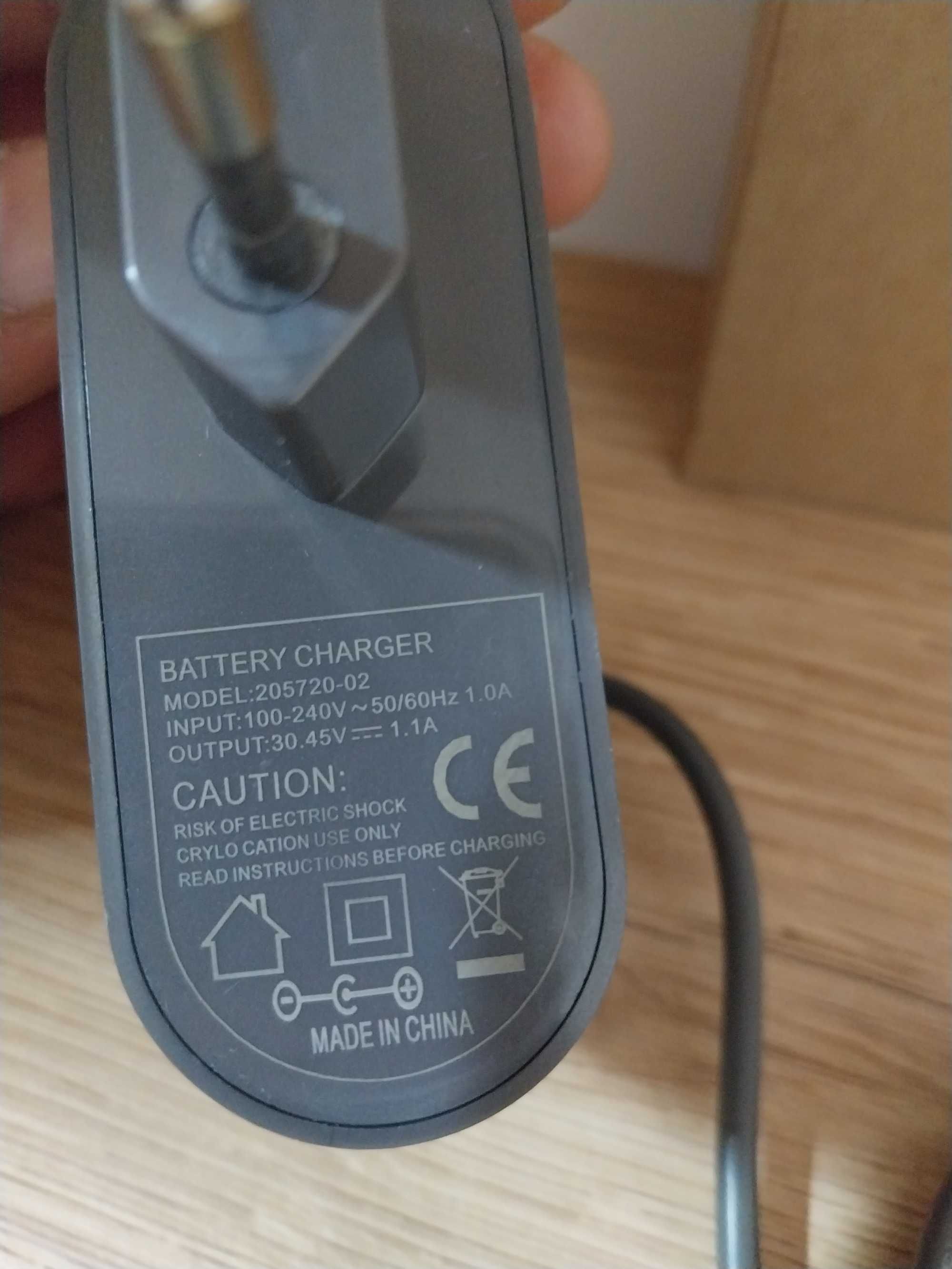 Ładowarka zasilacz Dyson v10 v11 30,45V