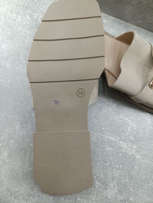 Шльопанці,нові!39 розмір на устілку 25 см!