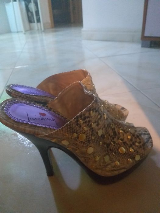 Sandalias novas                      .