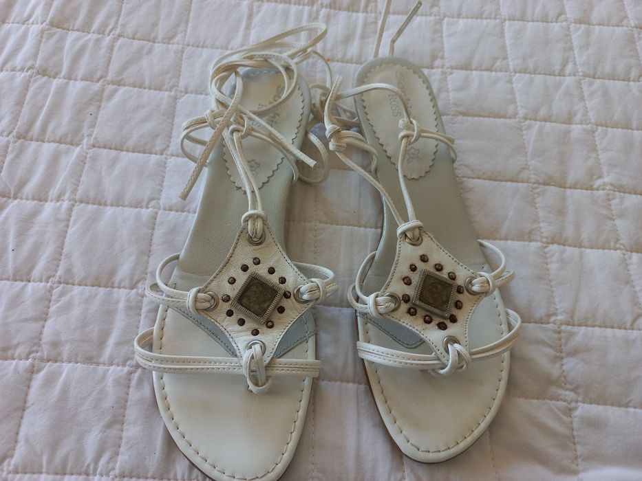 Sandálias brancas