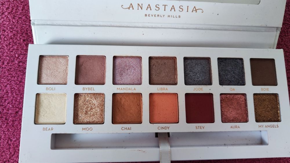 Paleta Anastasia Carli Bybel