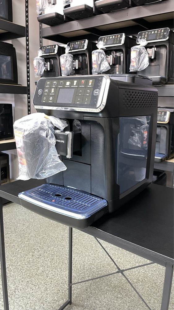 Кофемашина Philips 5500,состояние новой ,гарантия -1 год