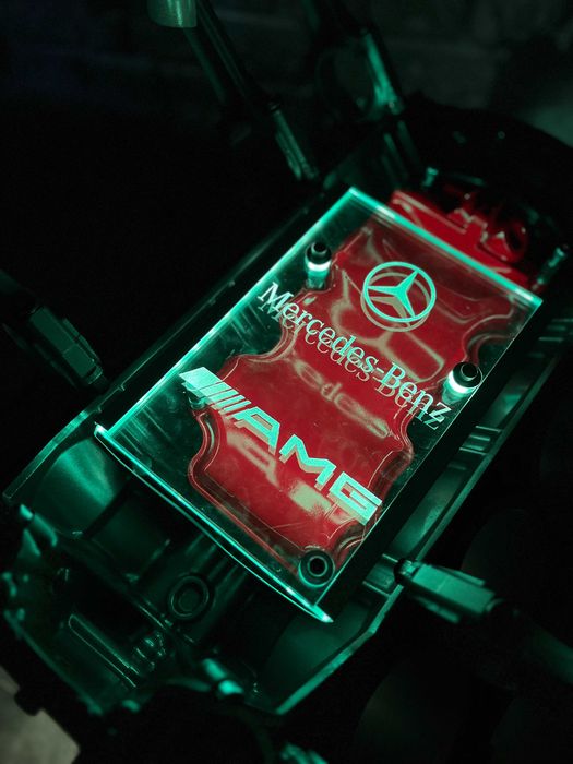 Stolik z bloku silnika V8 Mercedes *Premium ModernArtWorks™ AMG Brabus