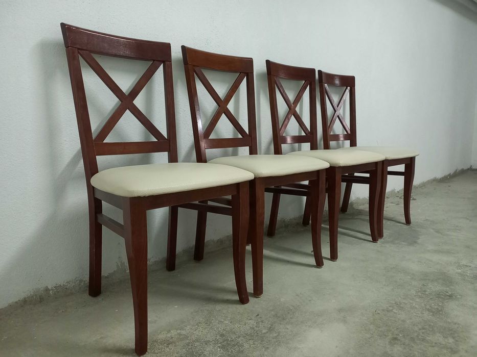 Mesa madeira extensível e 4 cadeiras