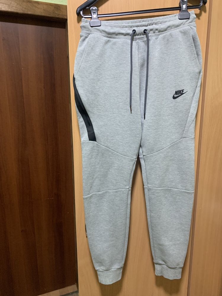 Штани Nike Tech Fleece. S