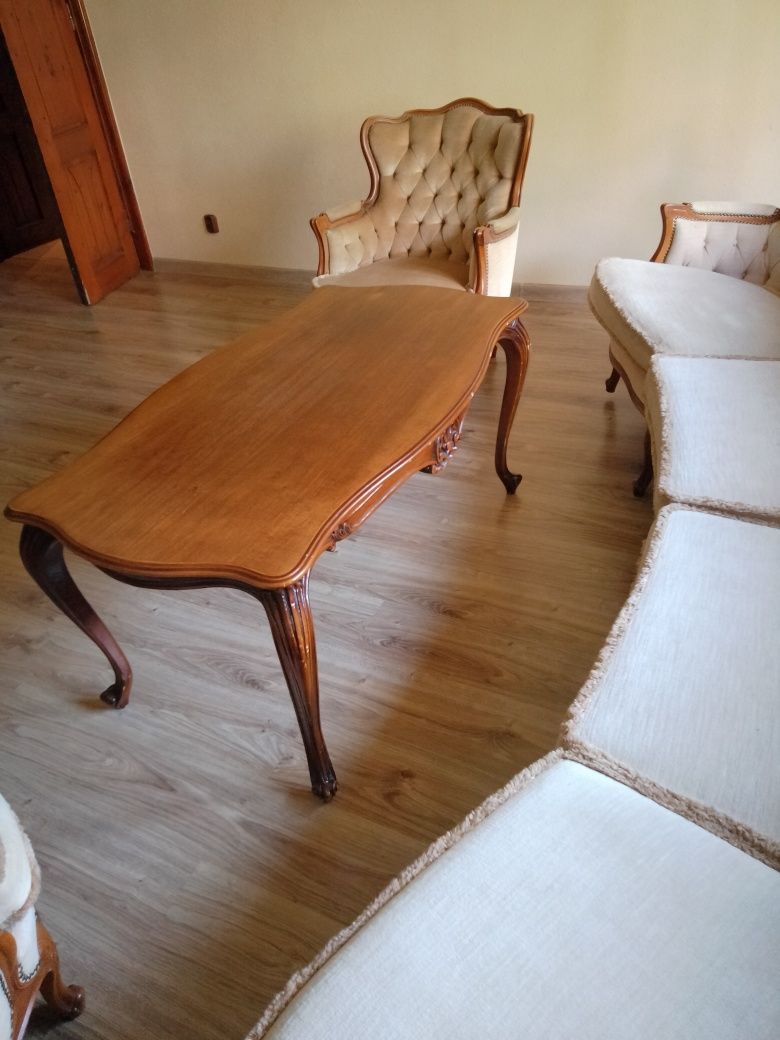 Meble do salonu w stylu wiktoriańskim