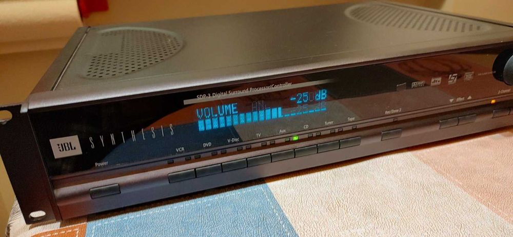 Предварительный усилитель - ЦАП - процессор JBL Synthesis SDP-3