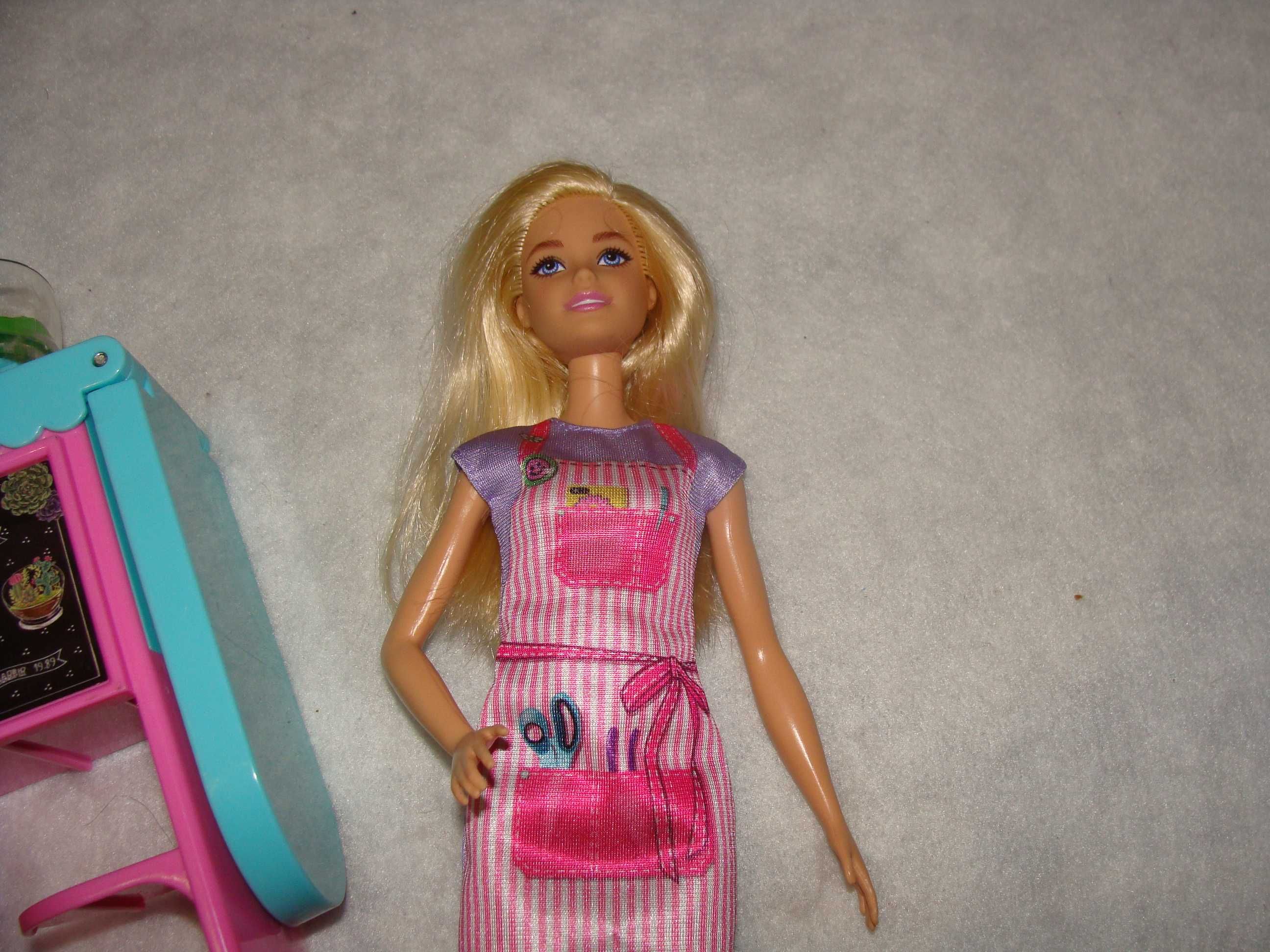 Boneca Barbie Florist Doll And Playset