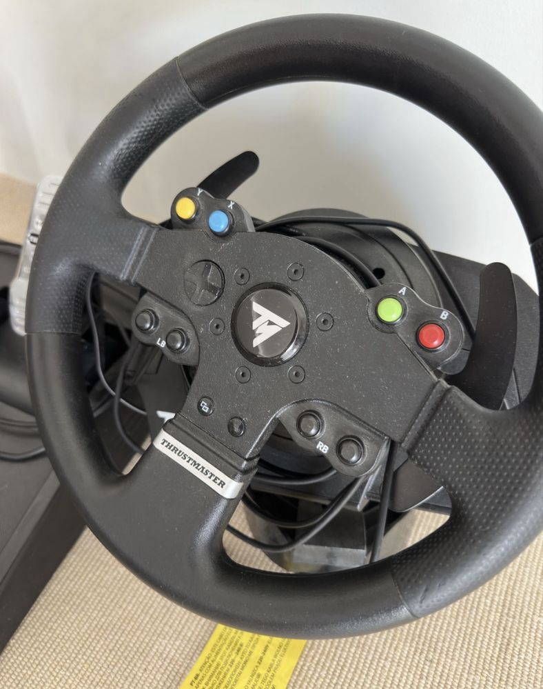 Volante Thrustmaster TMX Pro
