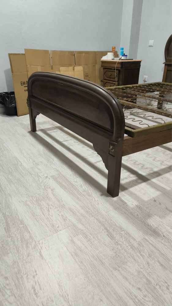 Cama de casal 1,40 X 2,00 e estrado