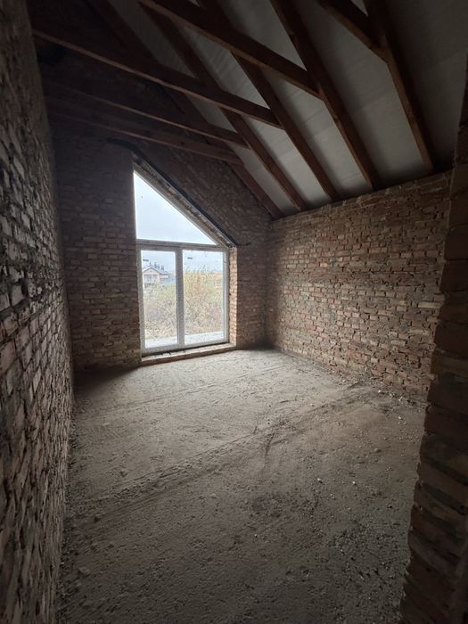 Продаж окремостоячого будинку, котеджу