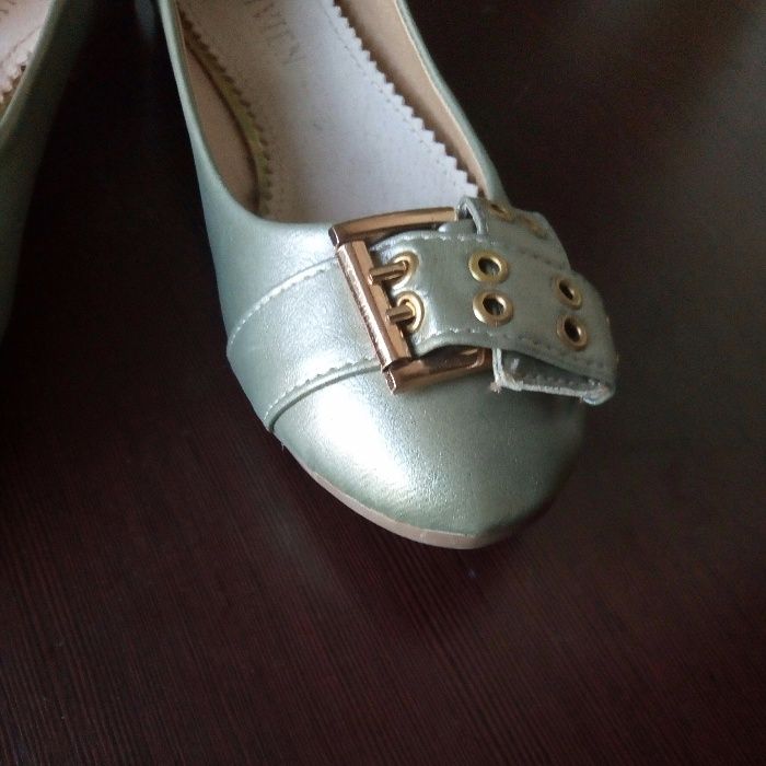 Праздничные балетки туфли золотые размер 37 по стельке 23,5см красивые