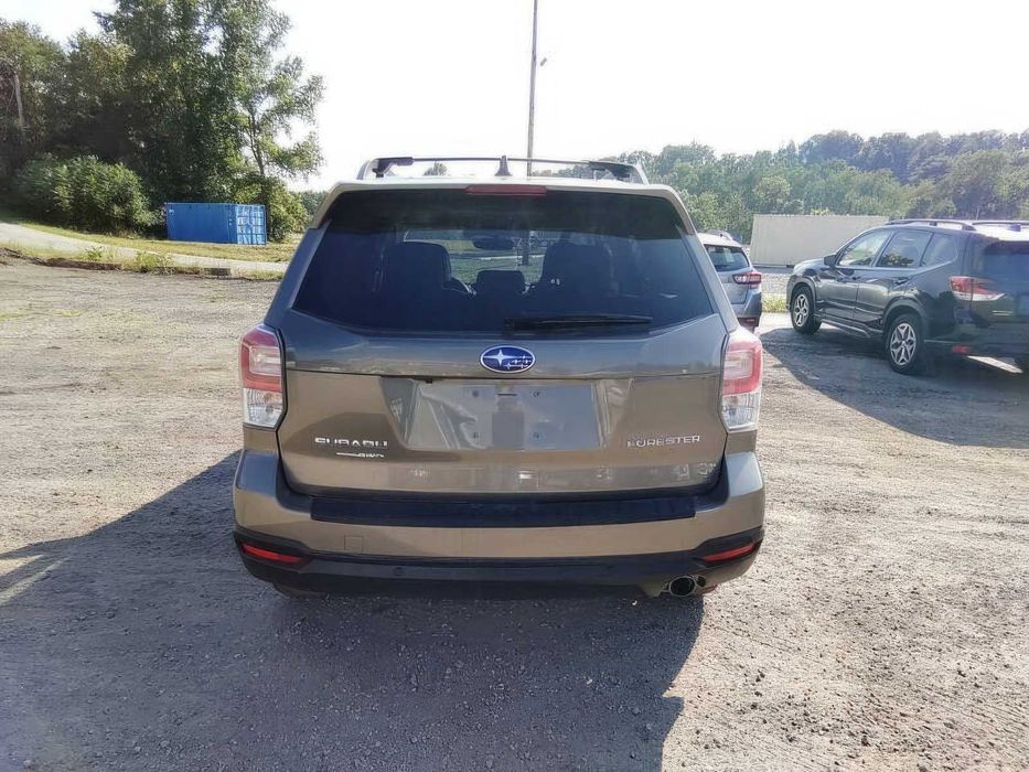 Subaru Forester      2018