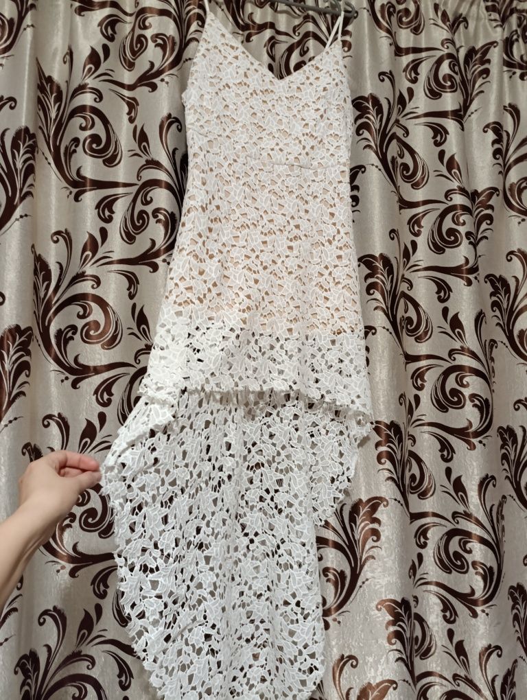 Платье кружевное