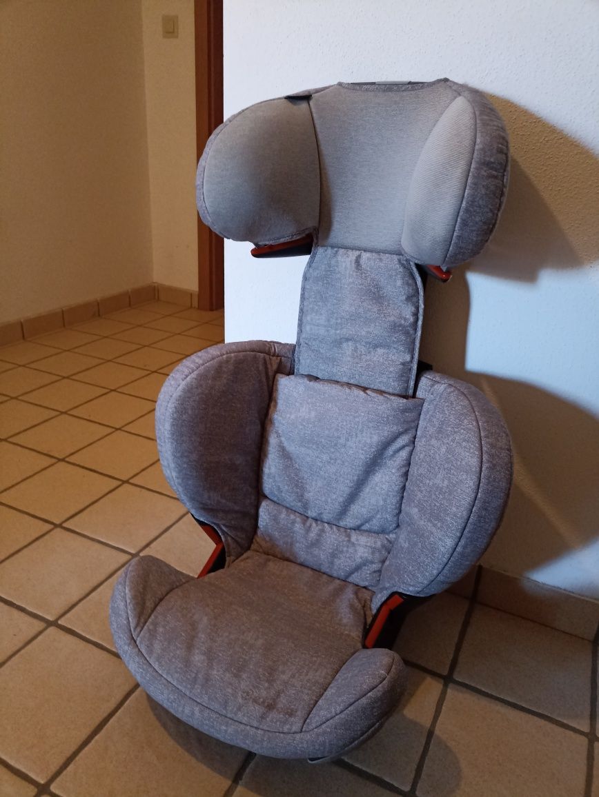 Fotelik Maxi Cosi 15-36 z ISOFIX