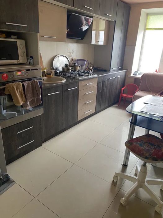 Продам 3-и кімнатну квартиру на Жадова.