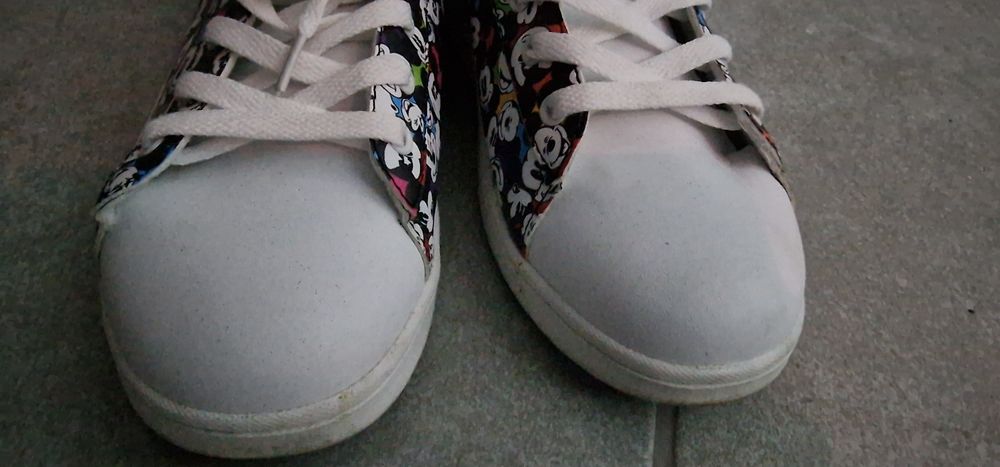 Tenis  senhora Disney
