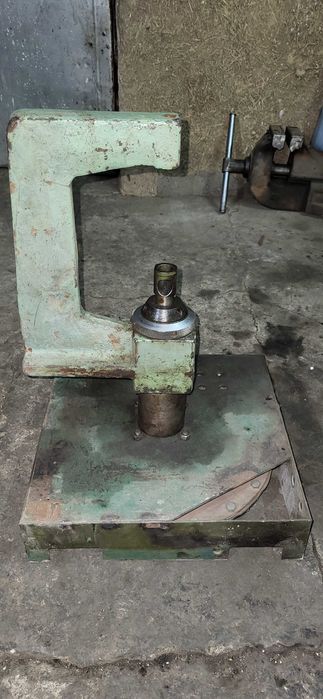 заклепочник колодок