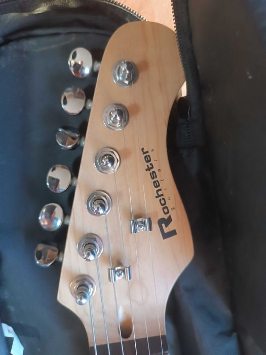 GUITARRA ROCHESTER, tipo Strato 100/% funcional