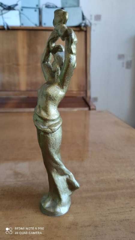 Винтажная статуэтка девушка с вазой времён СССР