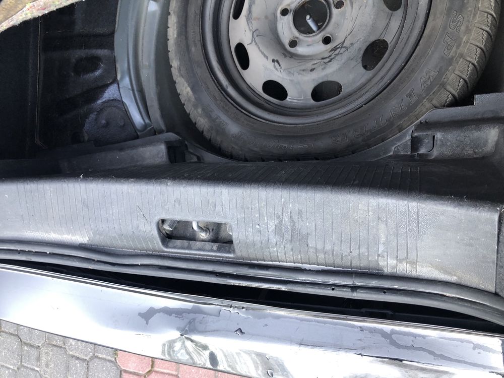Opel Astra GTC uszkodzony