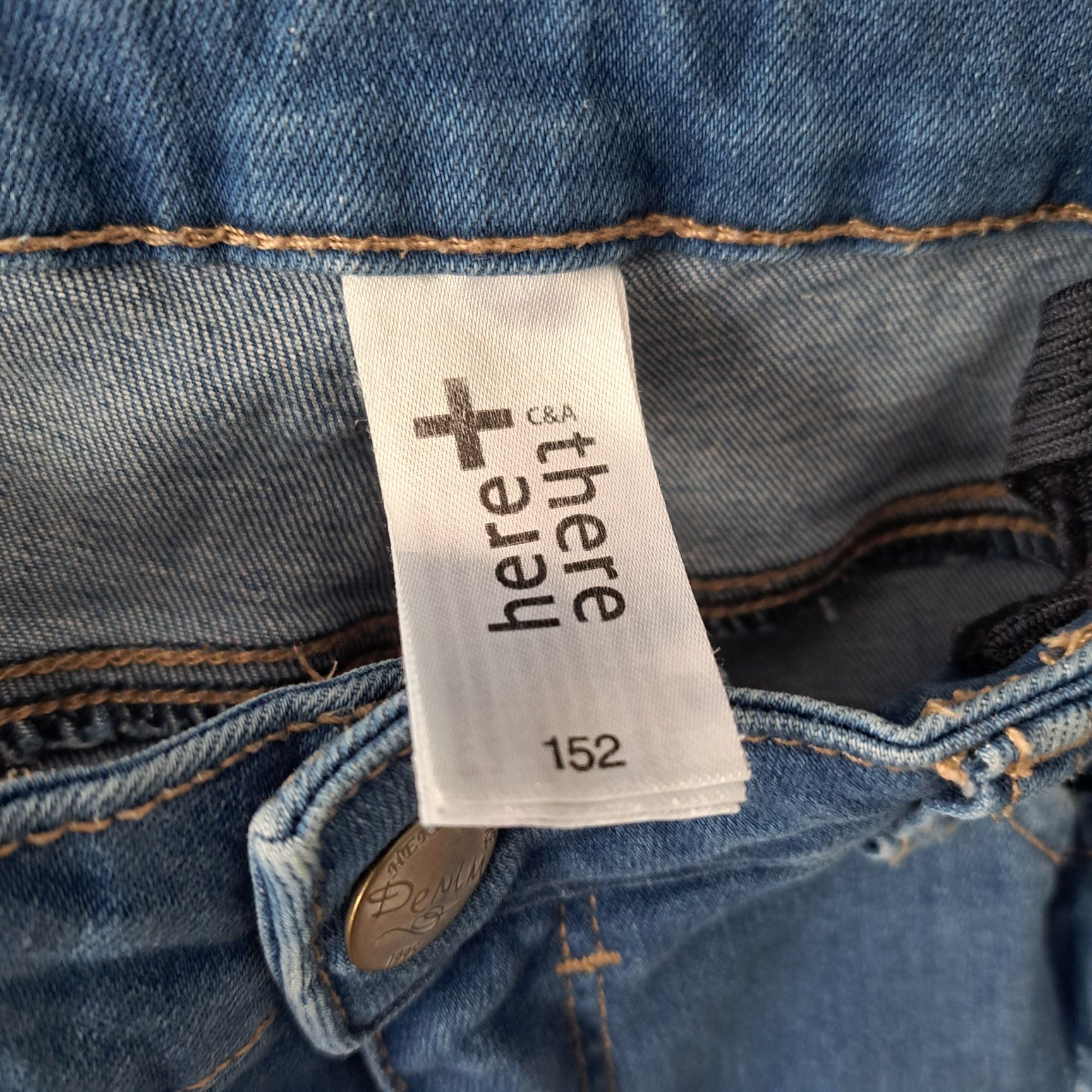 Spodnie jeansy dla dziewczynki C&A z przetarciami rozmiar 152