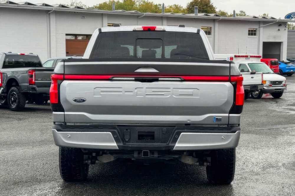 Ford F-150 Lightning Lariat      2022