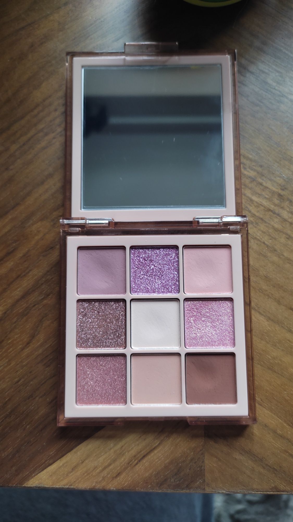 Paleta cieni używana Huda Beauty, light nude obsessions