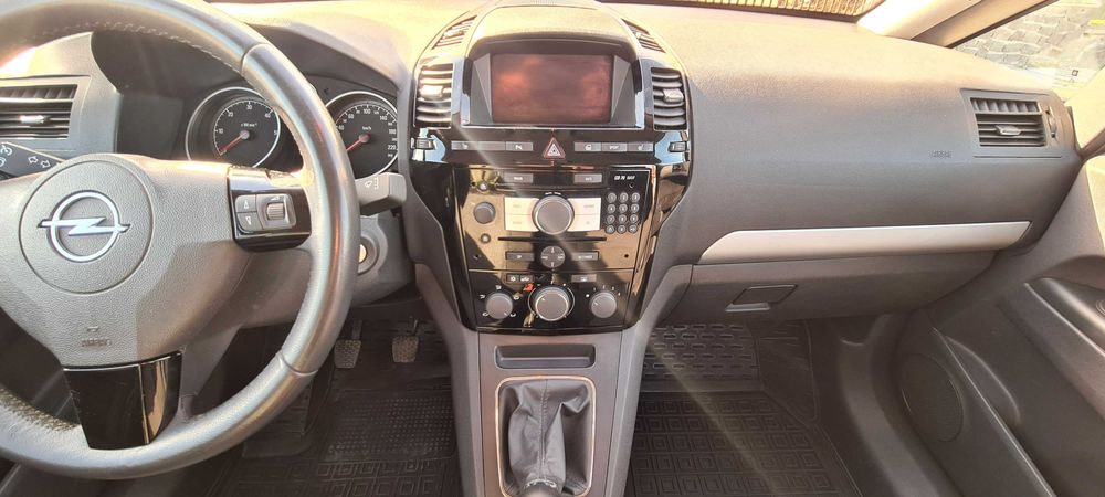 Opel Zafira B 2011 читайте опис