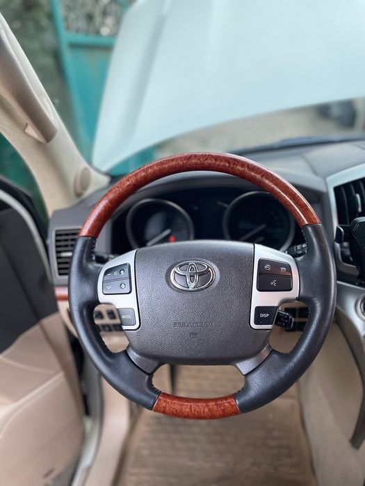 Toyota Land Cruiser 200