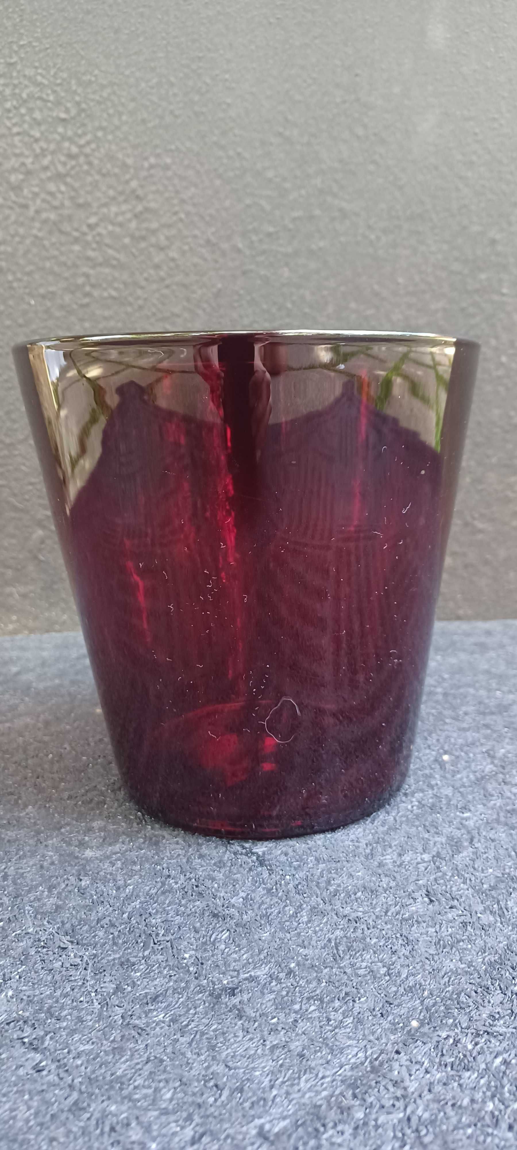 Vasos vidro vermelho para flores