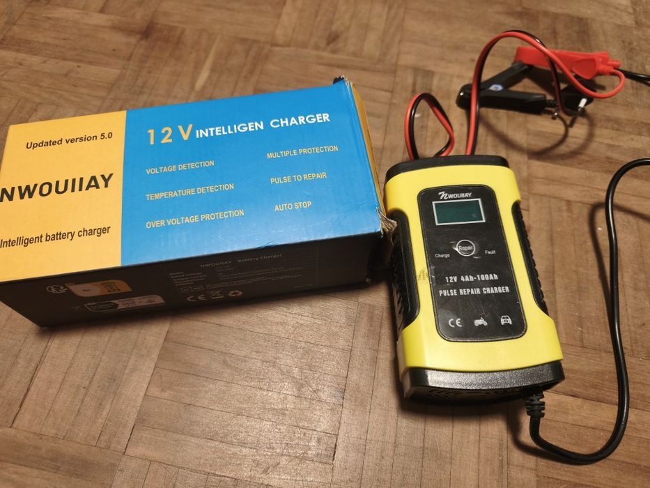 Carregador de bateria carro/mota