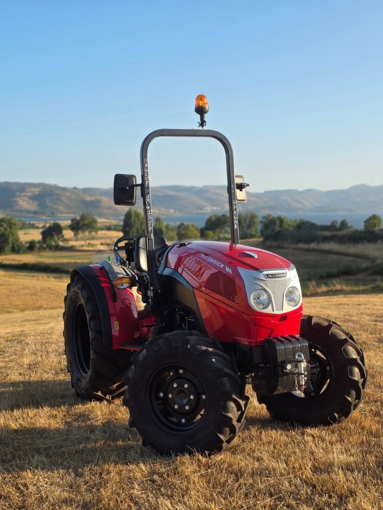 Trator McCormick x2 055