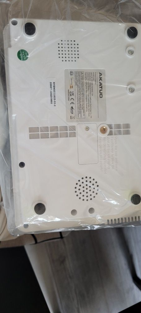 Projektor LCD AKATUO HI-04 biały