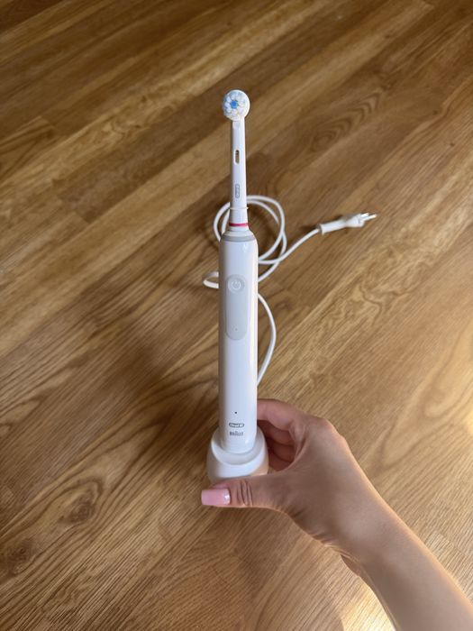 Електрична зубна щітка Oral-B Pro 3-3000 Sens Clean