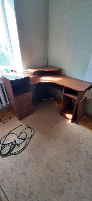 Продам стол компьютерный