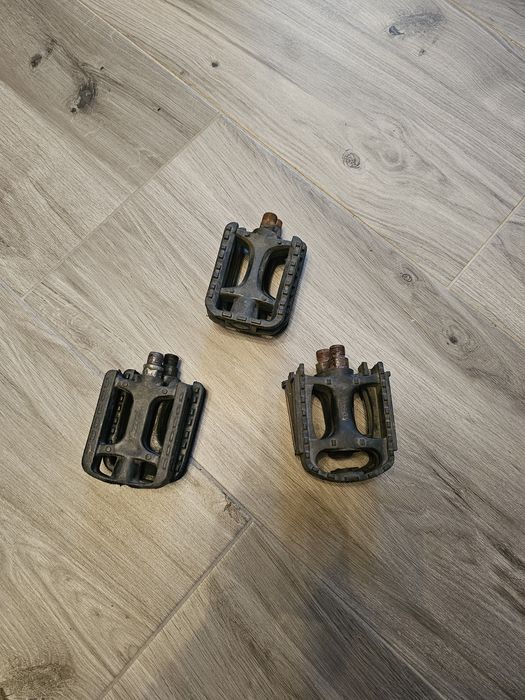 Pedały rowerowe plastikowe