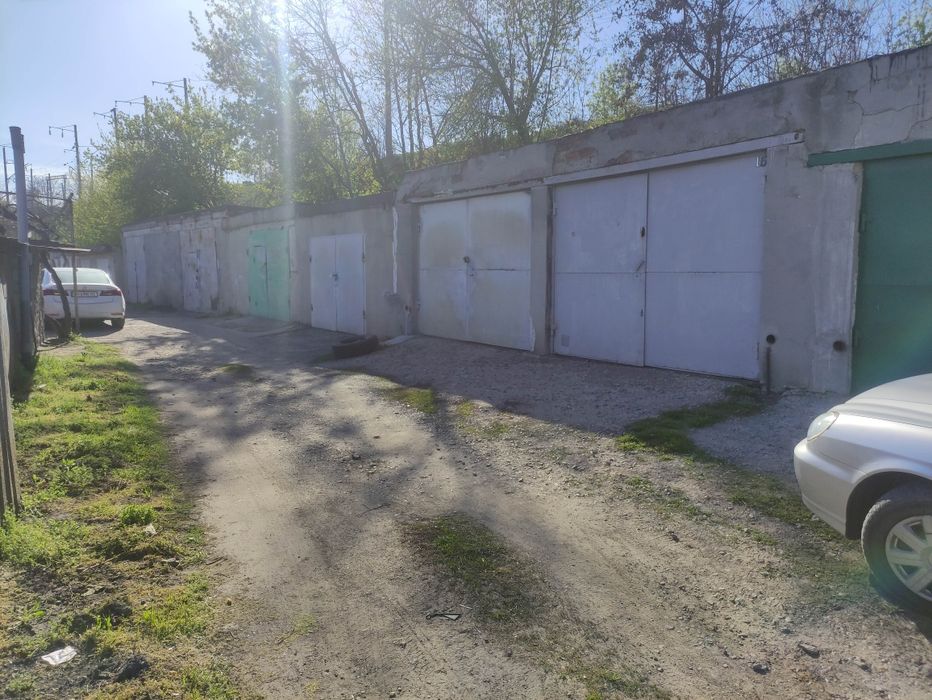 Гараж капітальний