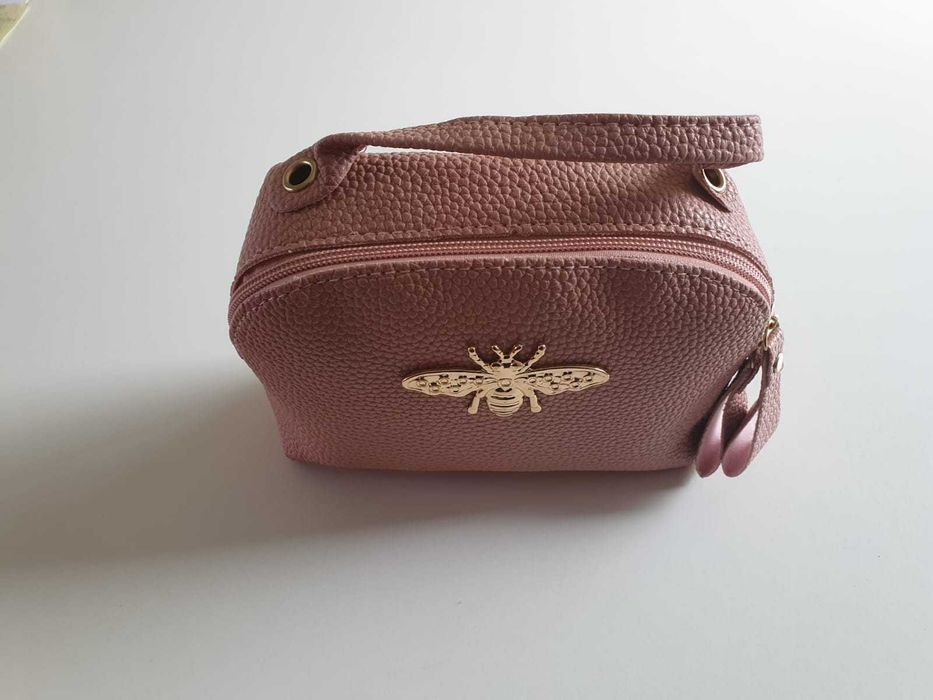 Carteira de senhora/menina em cor de rosa.