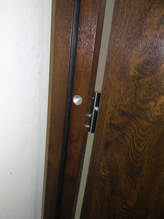 Drzwi zewnętrzne + okucia Otello 5 90 P Orzech 1.2W/m²K