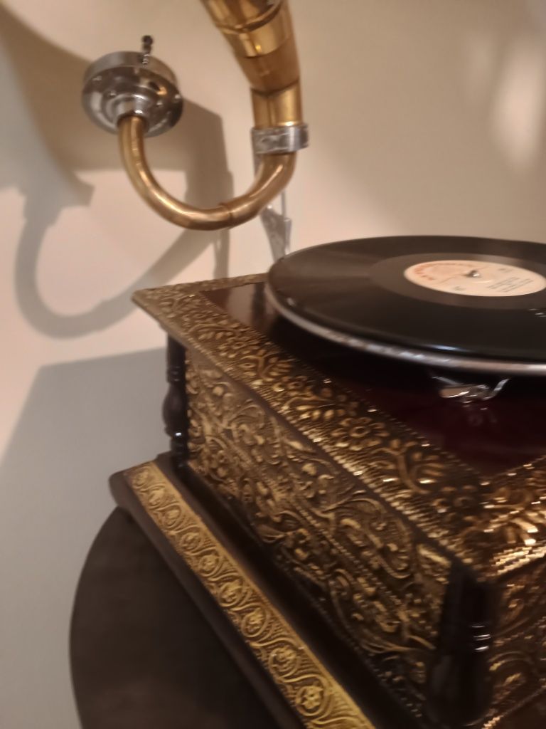 Gramofon na korbkę