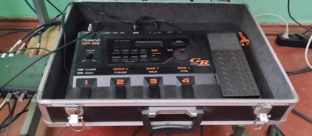 Гітарний синтезатор(GUITAR SYNTHESIZER ROLAND GR-33)