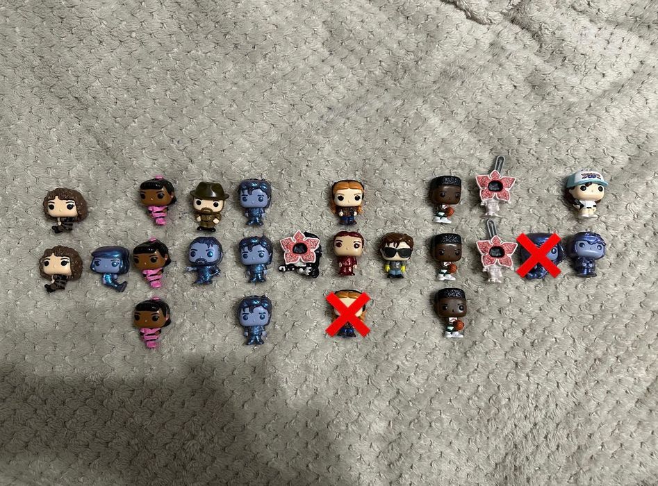 Фігурки kinder joy stranger things