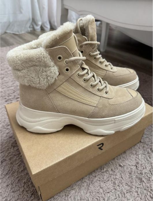 Продам зимові чоботи