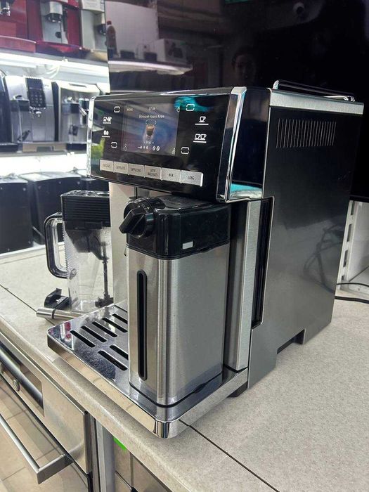 Кавомашина DeLonghi
PrimaDonna Exclusive 
ESAM 6900 M з Німеччини!