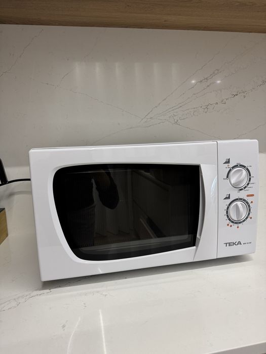 Microondas Teka c/ Função Grill