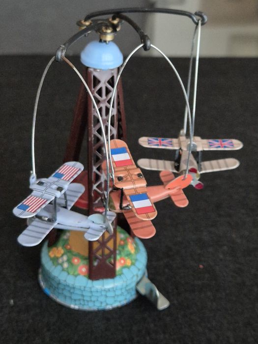 Merry-go-round com aviões II GGuerra