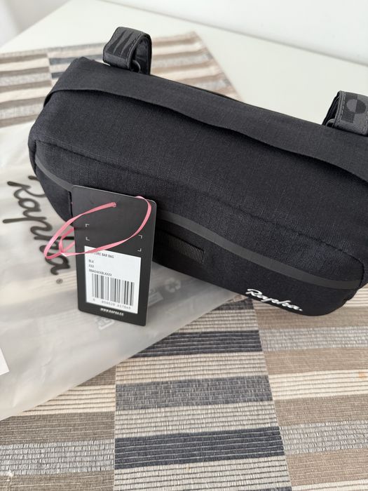 Rapha Explore Bar Bag - 2.4L  czarna torba na kierownice nerka gravel