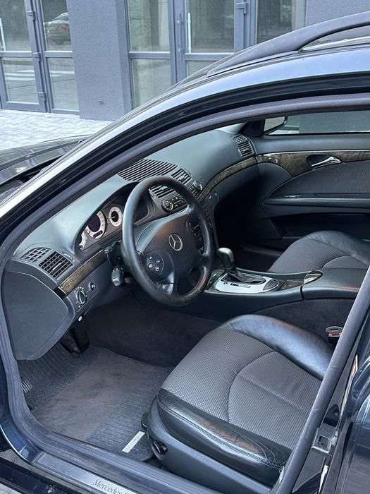 Mercedes-Benz E-Class 2004 рік W211 2.2 cdi Коробка Автомат