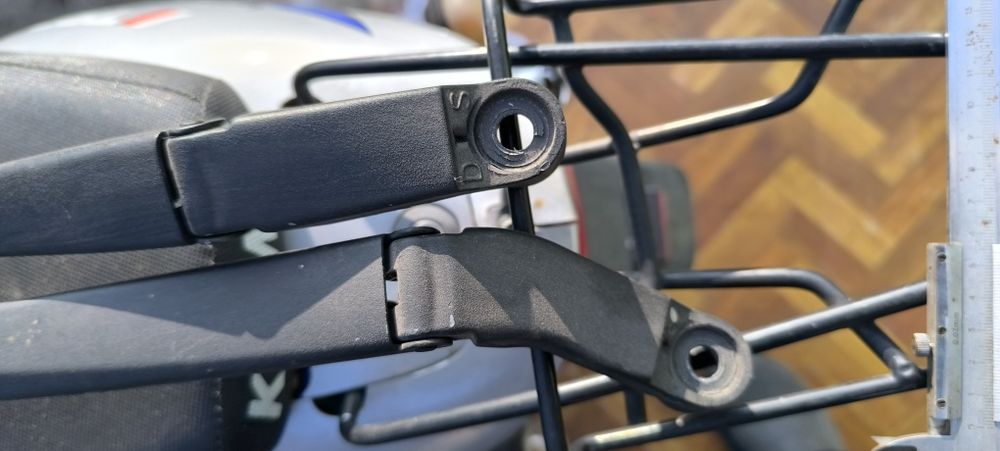 Продам повідки двірників Тойота королла 150